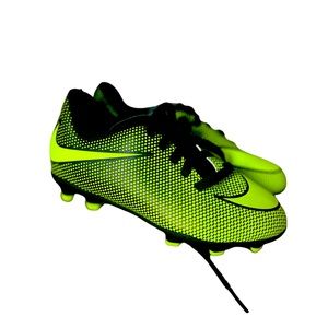 Nike toddler Soccer cleats in green size 11C like new condition